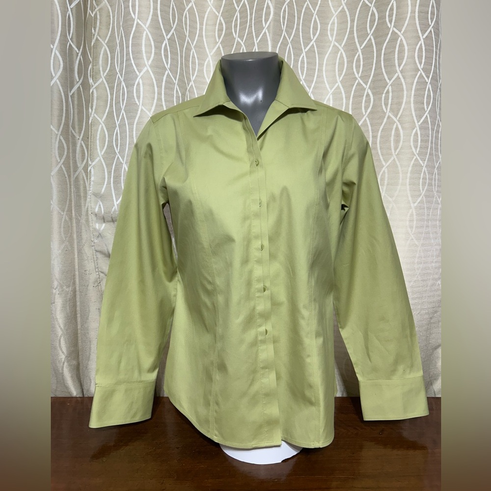 Chicos NWOT Celadon Green Blouse Long Cuffed Sleeves Fitted